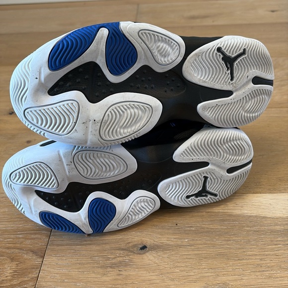 Nike Jordan Max Aura 4 size youth 6 - Picture 3 of 6